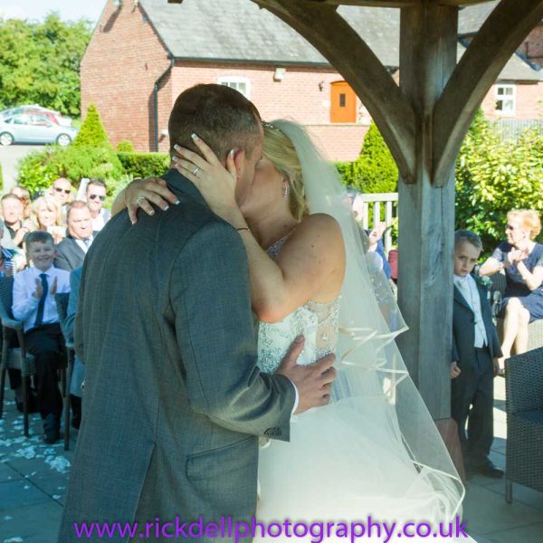 Wedding Photography Manchester - Sandhole Oak Barn Farm 3